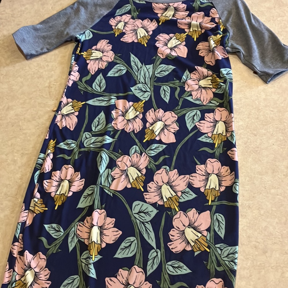 A Lularoe T shirt dress